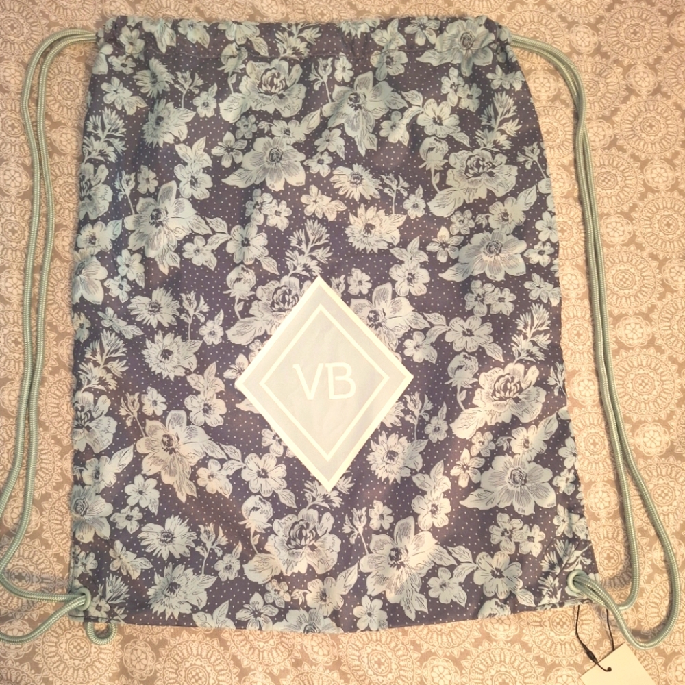 VERA BRADLEY FLORAL DRAWSTRING BACKPACK. NWT.
